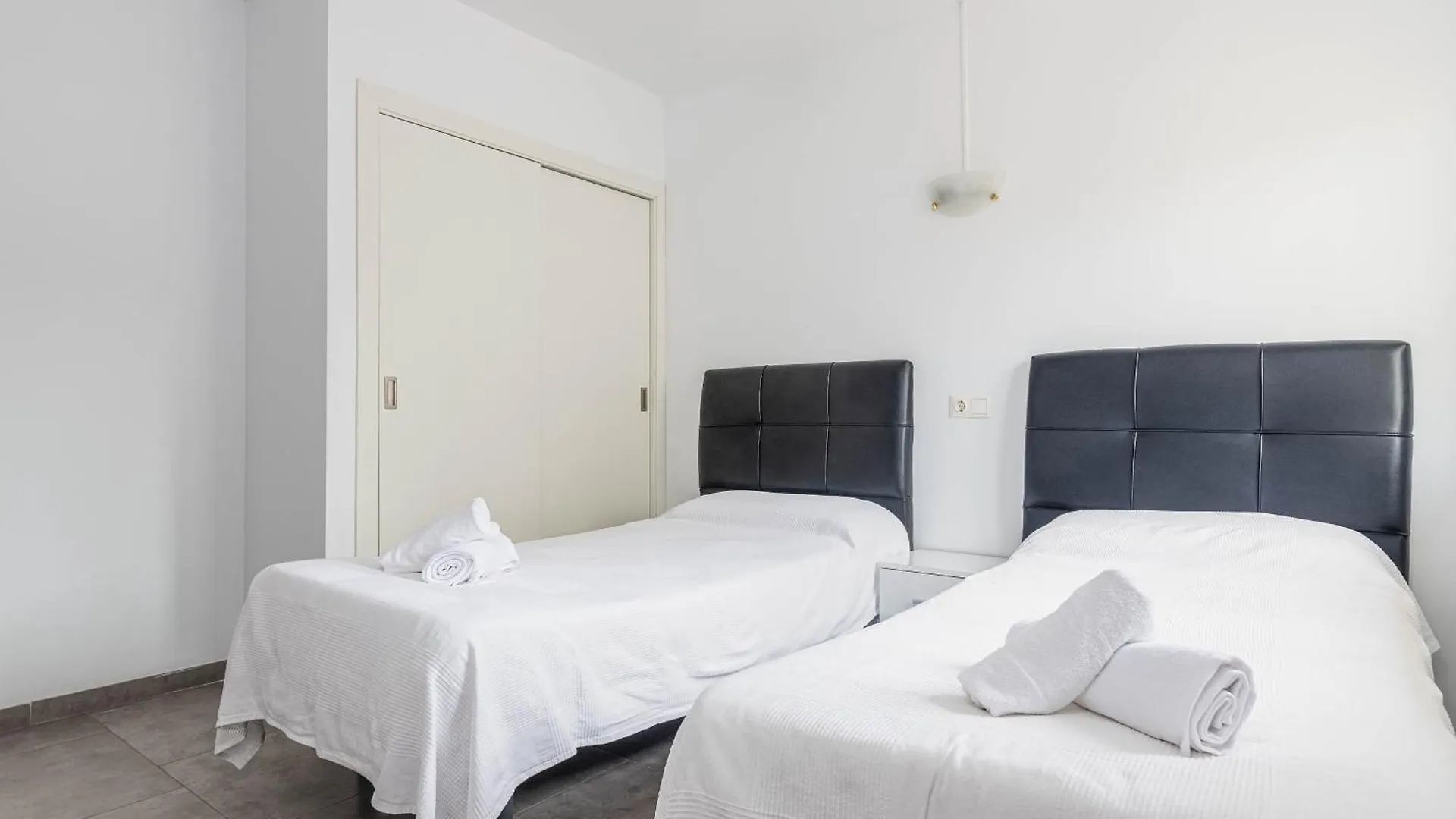 Acapulco Apartments 坎皮卡福特
